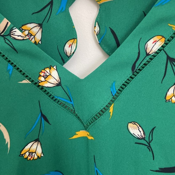 NWOT Beautiful summer dress green with tulips - Picture 8 of 11
